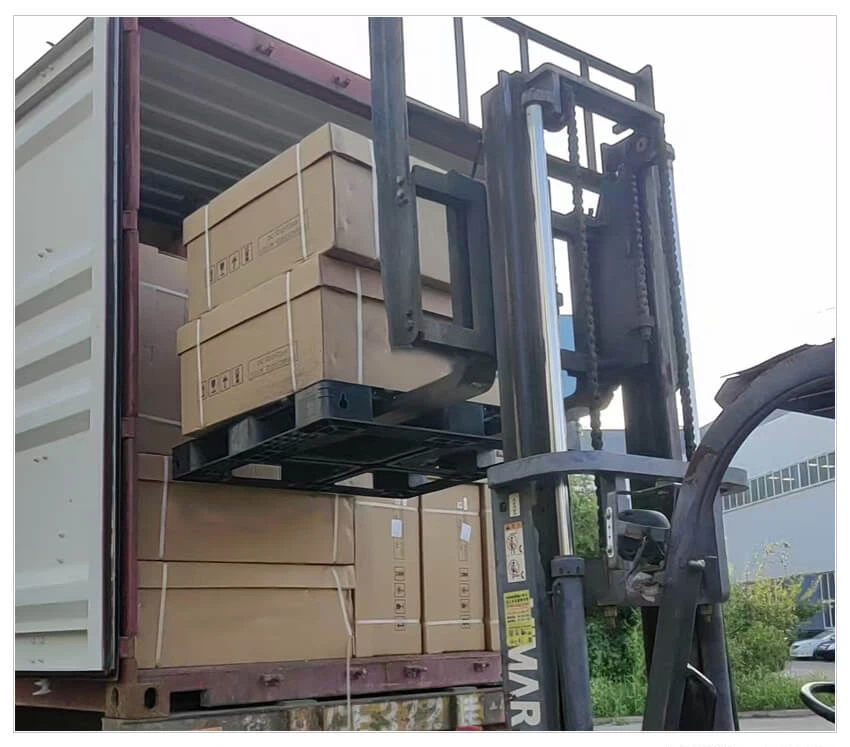 12V rooftop integrated parking air conditioner 12V rooftop integrated parking air conditioner